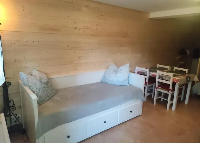 Tres Joli Studio Refait A Neuf Au Calme